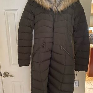 Laundry by Shelli Segal hooded puffer jacket. Chocolate brown.